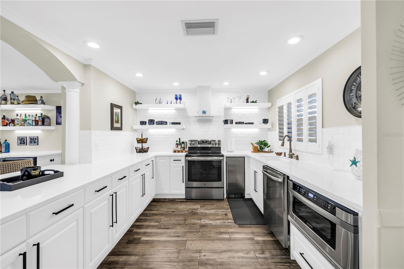 196 1ST ST W, TIERRA VERDE, FL, 33715