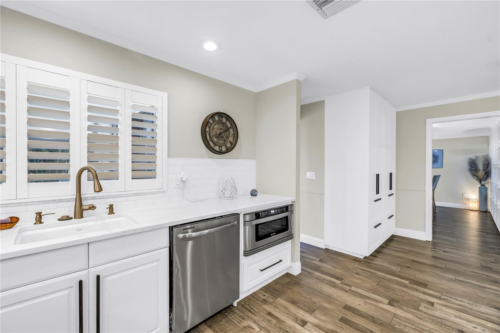 196 1ST ST W, TIERRA VERDE, FL, 33715