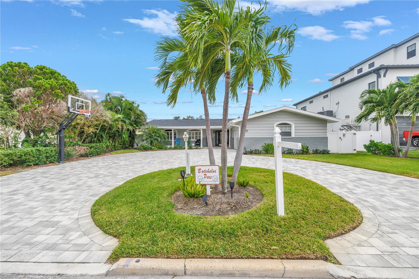 196 1ST ST W, TIERRA VERDE, FL, 33715