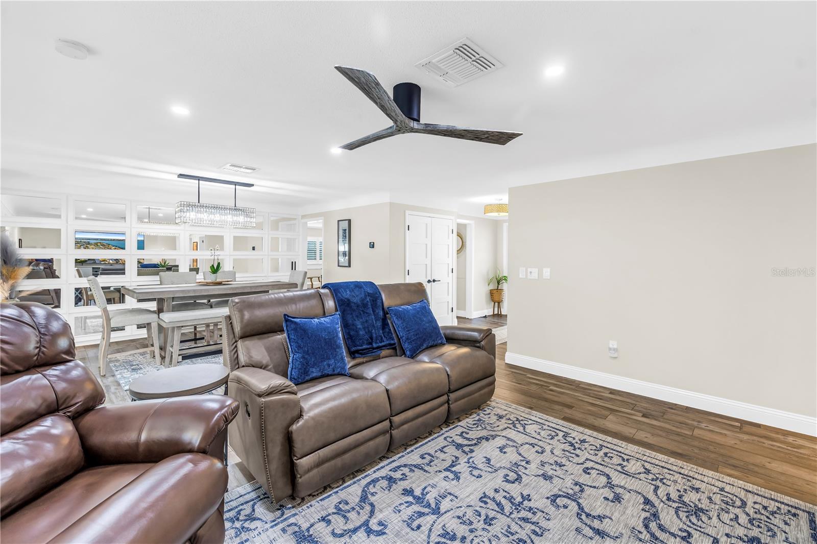 196 1ST ST W, TIERRA VERDE, FL, 33715