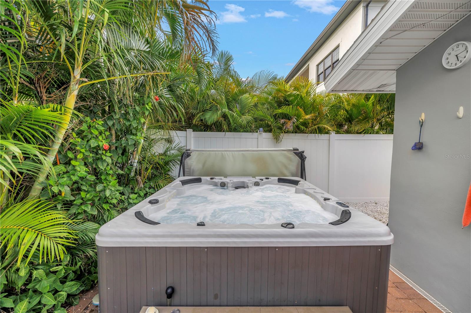 196 1ST ST W, TIERRA VERDE, FL, 33715