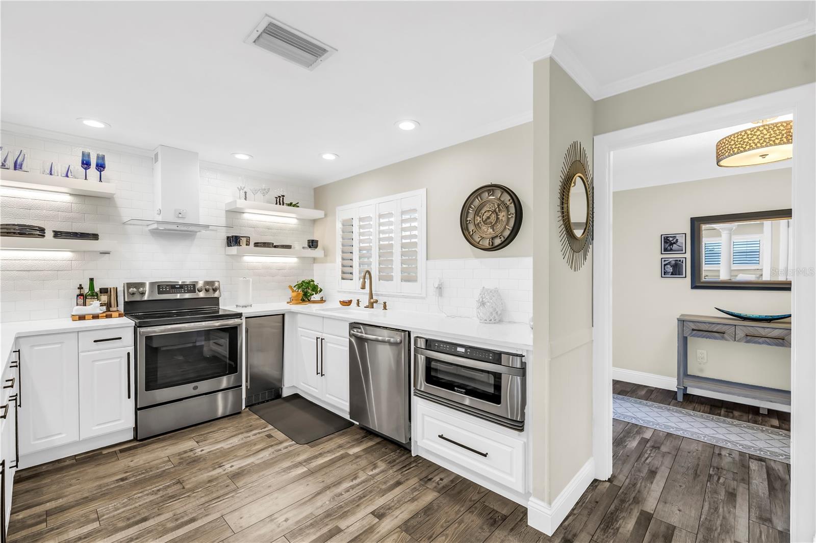 196 1ST ST W, TIERRA VERDE, FL, 33715