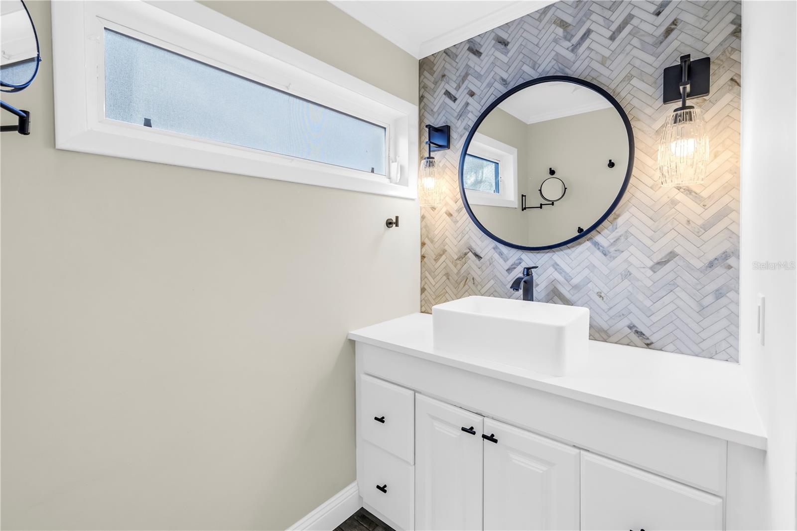 196 1ST ST W, TIERRA VERDE, FL, 33715