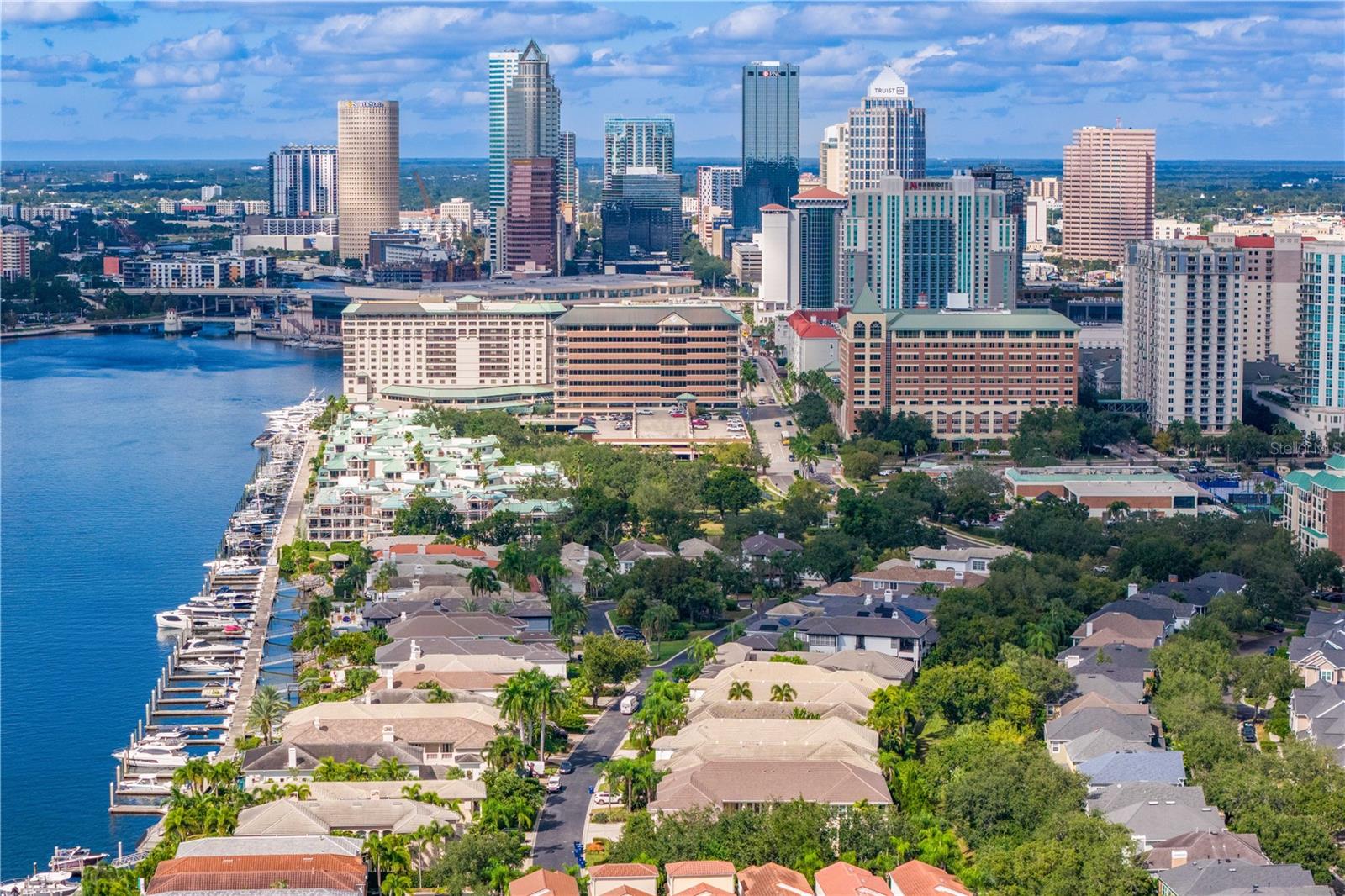 The Harbour Island community is a one-of-a-kind 24-hr. planned community in the Heart of the City, with convenient pedestrian access to arts, entertainment, Tampa’s iconic Bayshore Blvd., Tampa Riverwalk, Sparkman Wharf, and the $3 billion dollar Water Street Tampa.