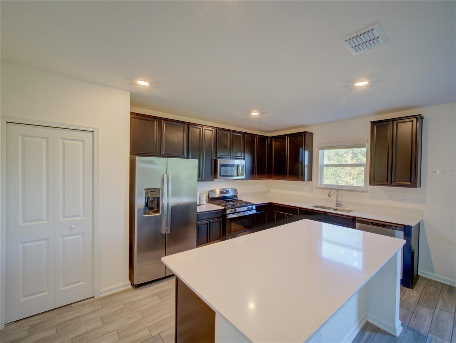 33622 SKY BLOSSOM CIR, LEESBURG, FL, 34788