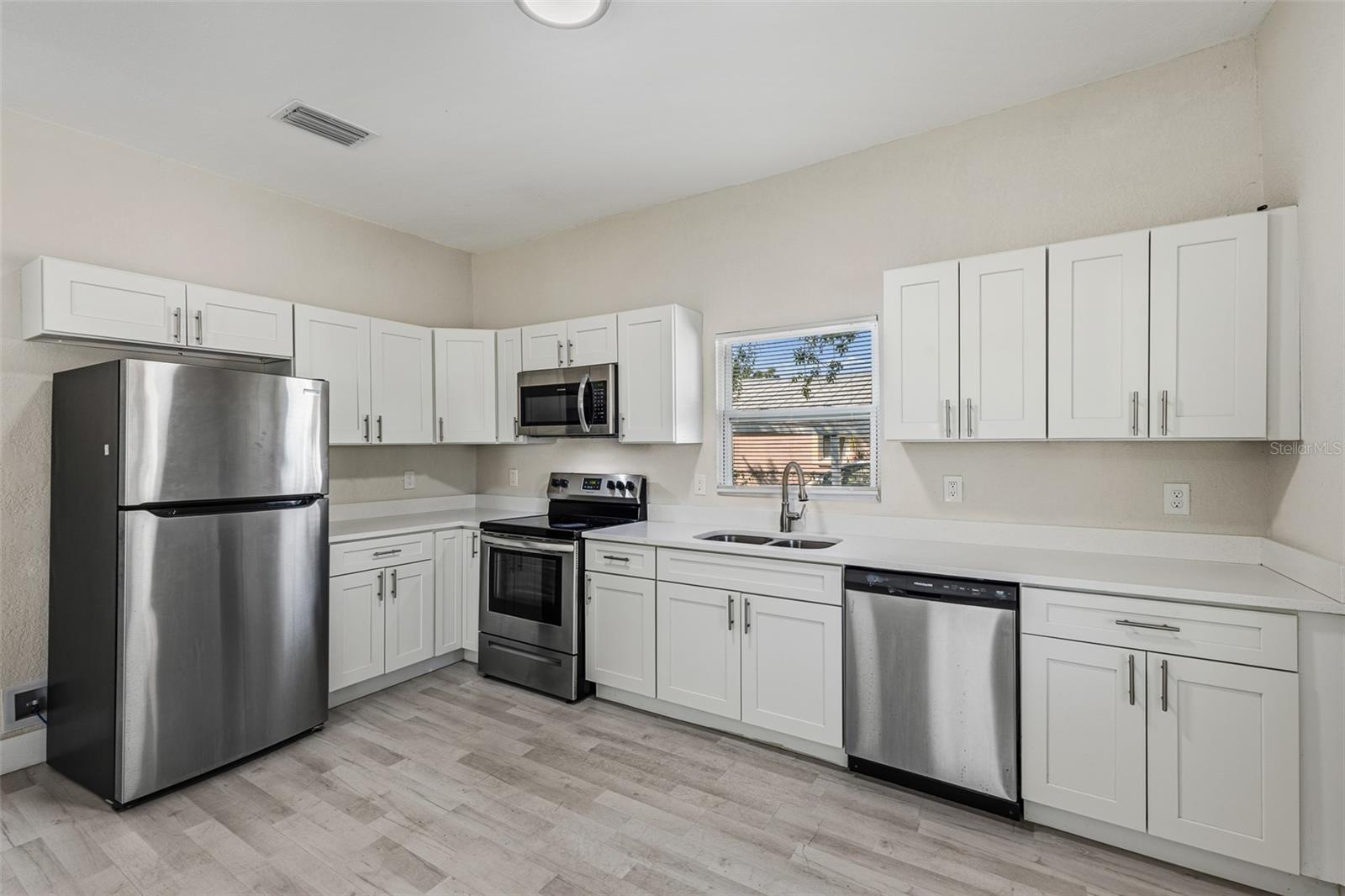 2423 E 19TH AVE, TAMPA, FL, 33605