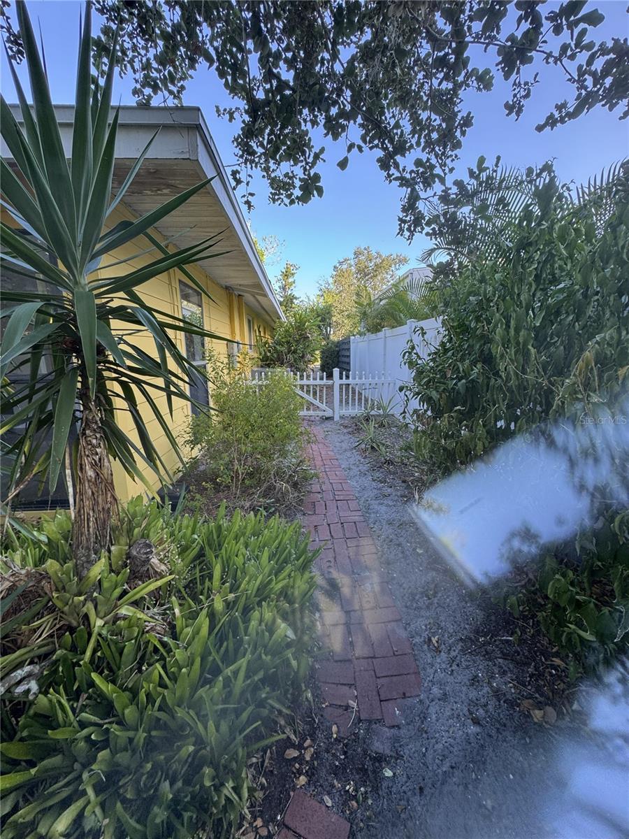 2380 BAY ST, SARASOTA, FL, 34237