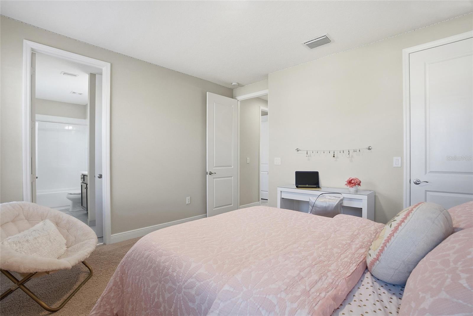 30600 CHESAPEAKE BAY DR, WESLEY CHAPEL, FL, 33543