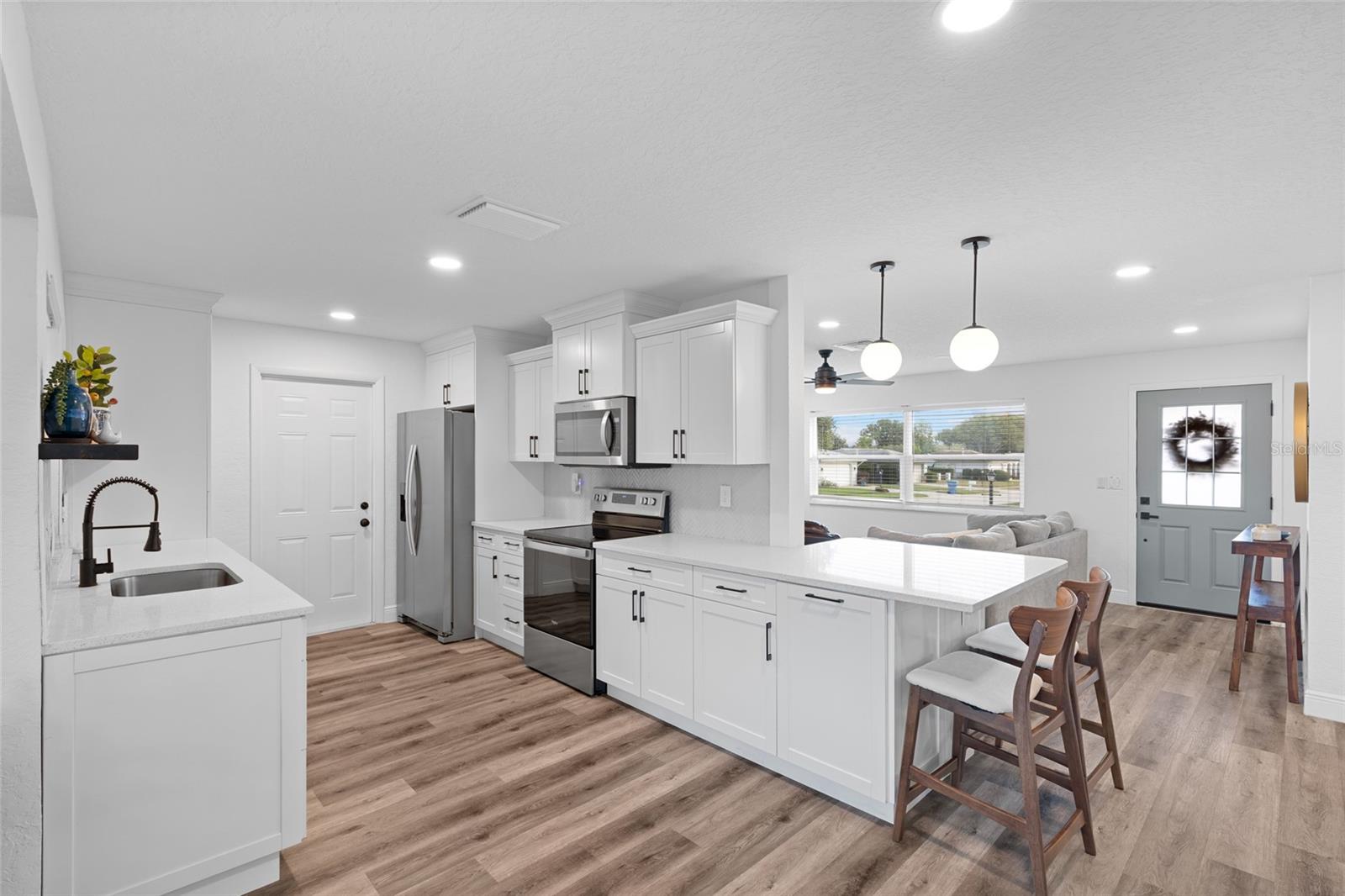 3229 PARKWAY PL, PALM HARBOR, FL, 34684