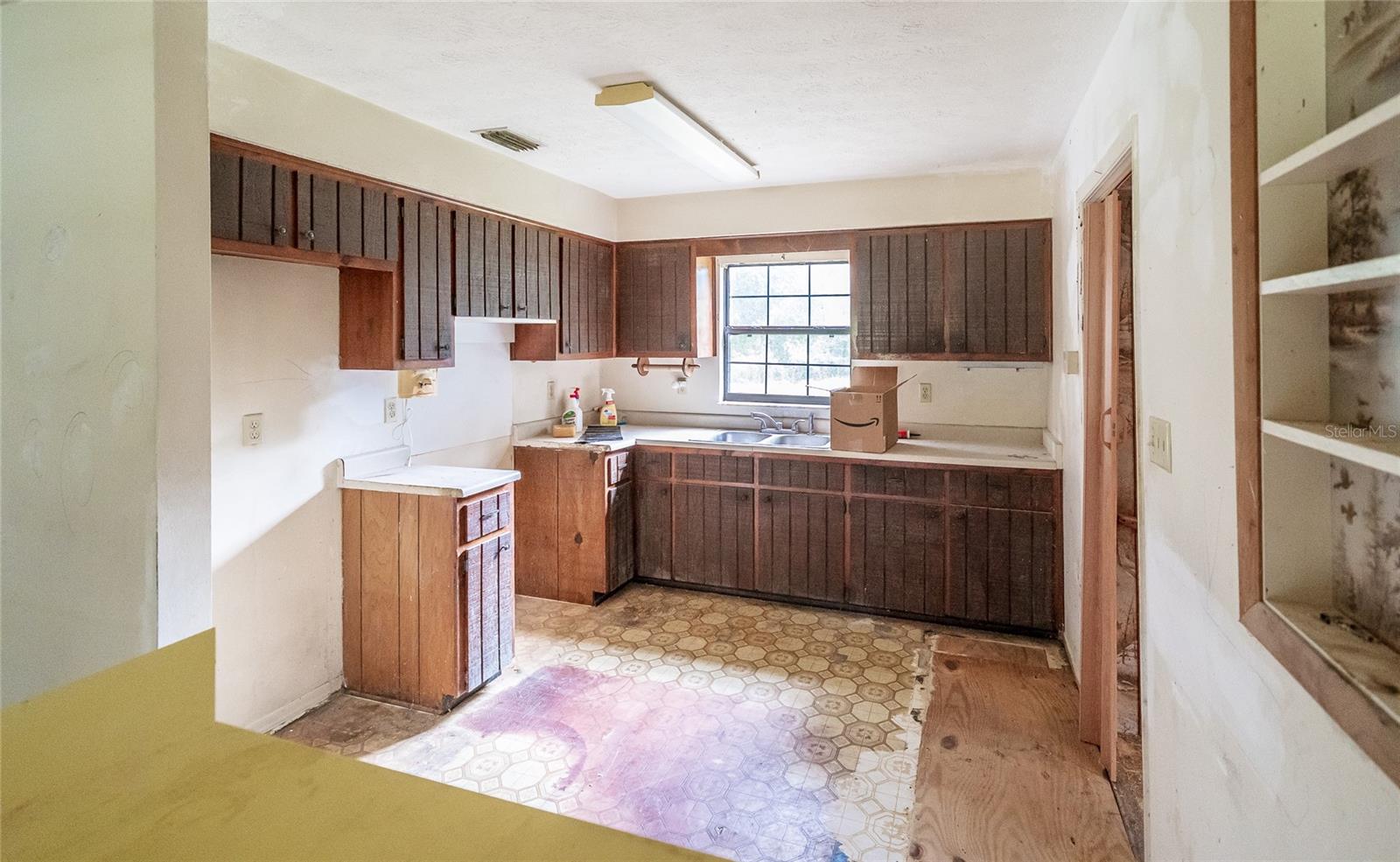 10011 E SLIGH AVE, TAMPA, FL, 33610