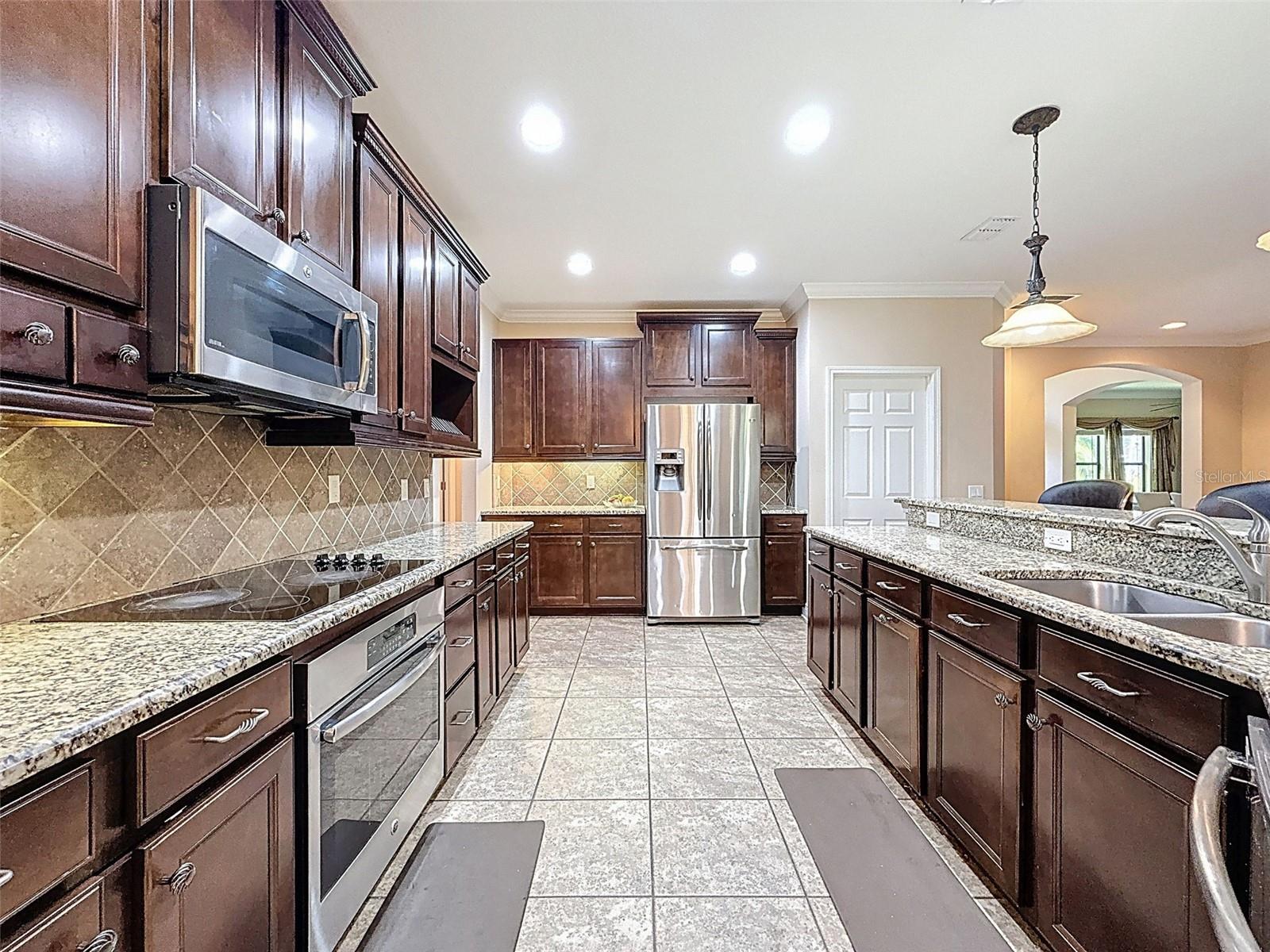 335 COCKLE SHELL LOOP, APOLLO BEACH, FL, 33572