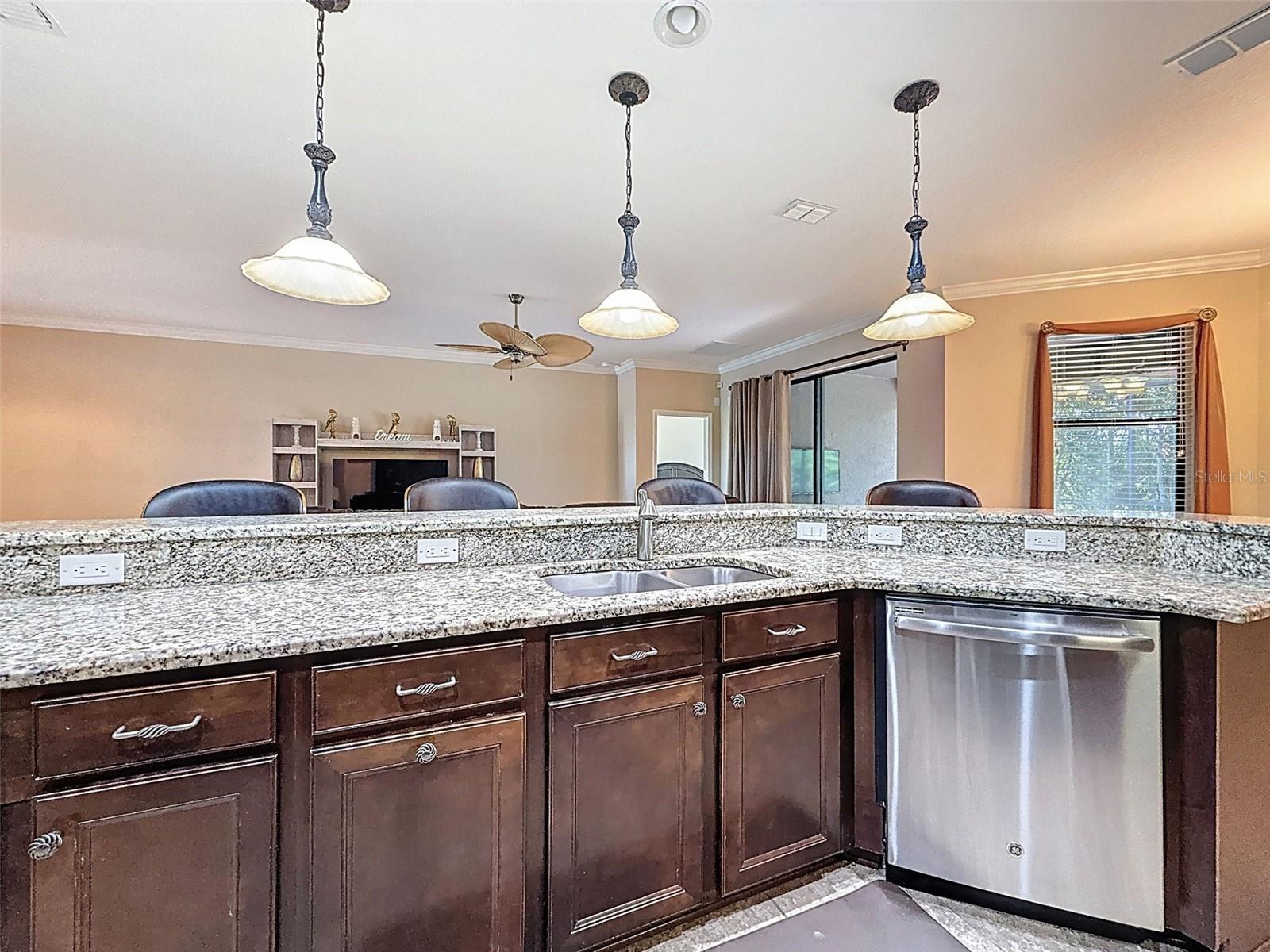 335 COCKLE SHELL LOOP, APOLLO BEACH, FL, 33572