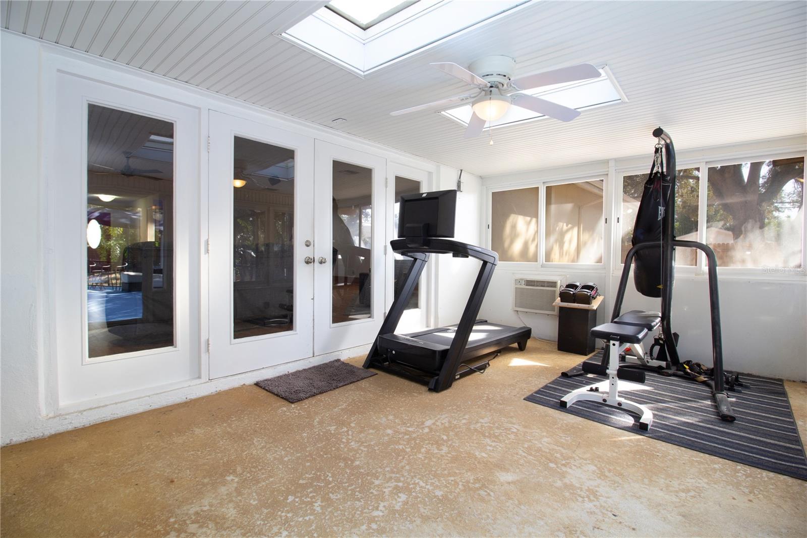 547 OLEANDER WAY S, ST PETERSBURG, FL, 33707