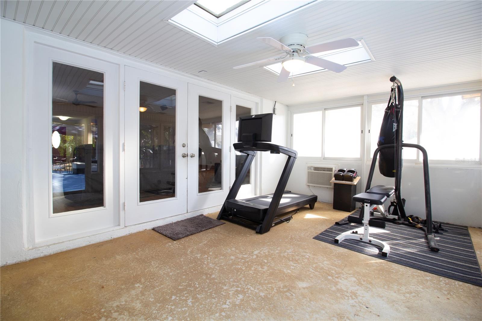 547 OLEANDER WAY S, ST PETERSBURG, FL, 33707