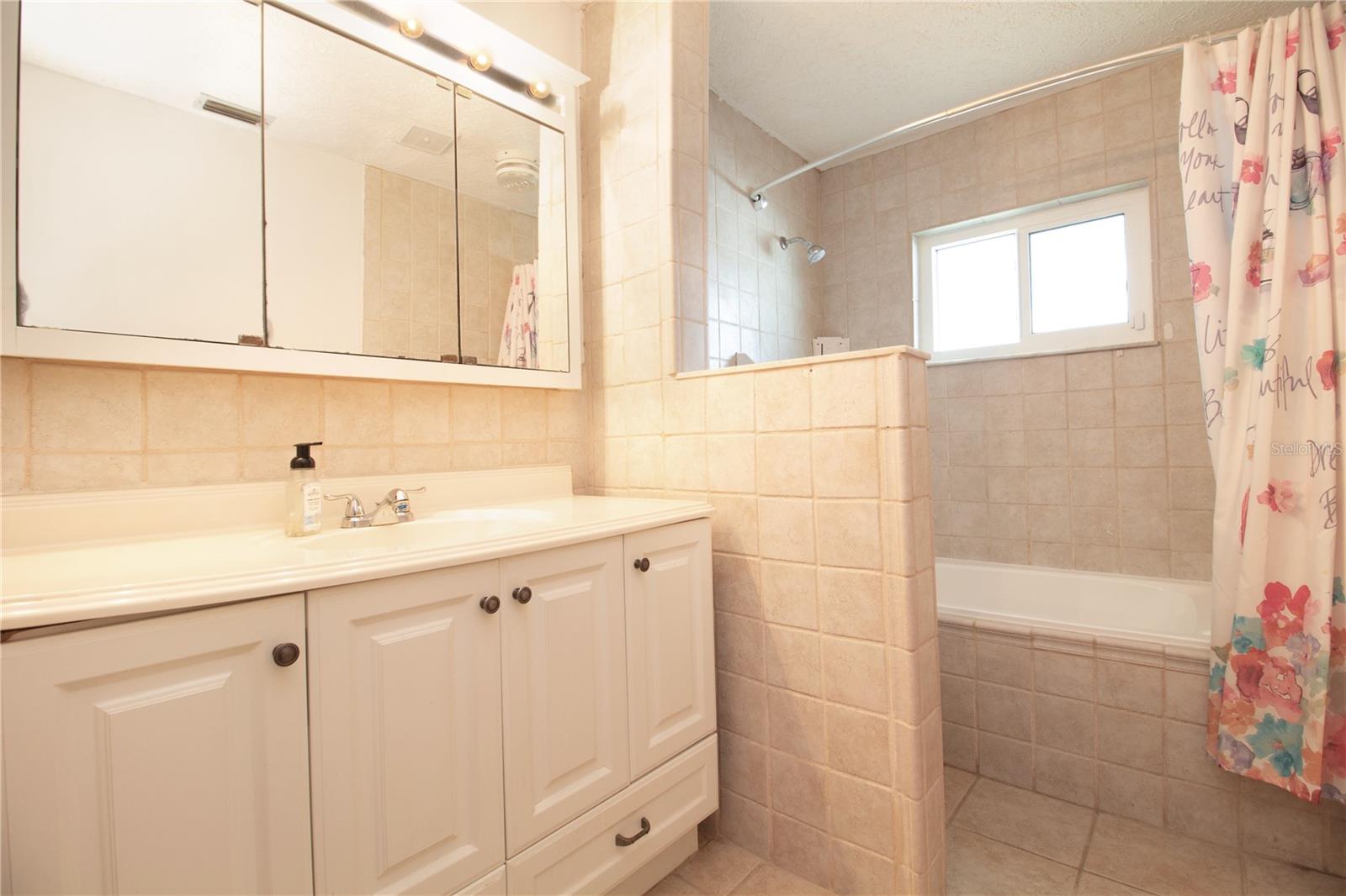 547 OLEANDER WAY S, ST PETERSBURG, FL, 33707