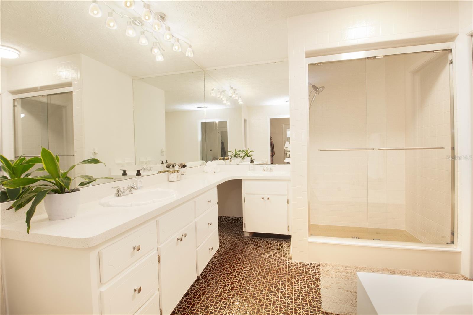 547 OLEANDER WAY S, ST PETERSBURG, FL, 33707