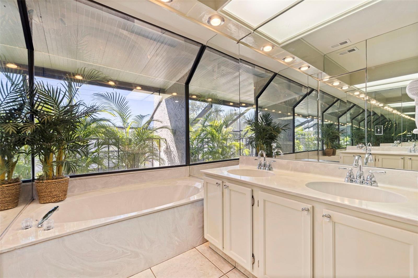 164 E DAVIS BLVD, TAMPA, FL, 33606