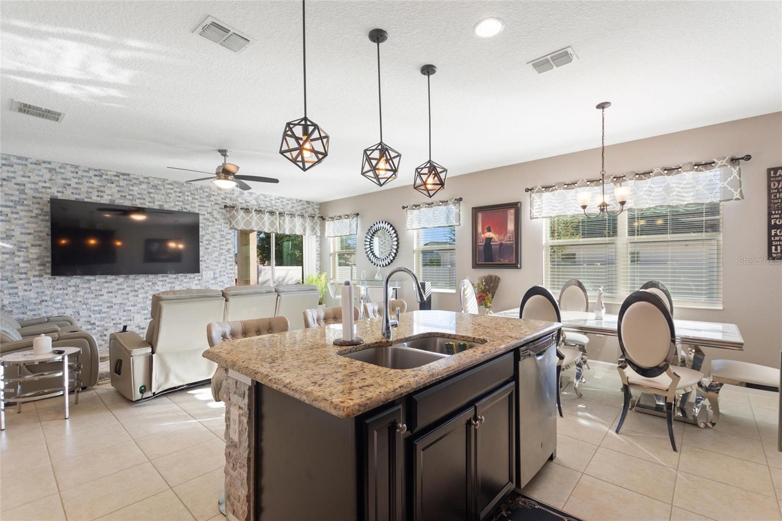 428 SAPPHIRE DR, DAVENPORT, FL, 33837