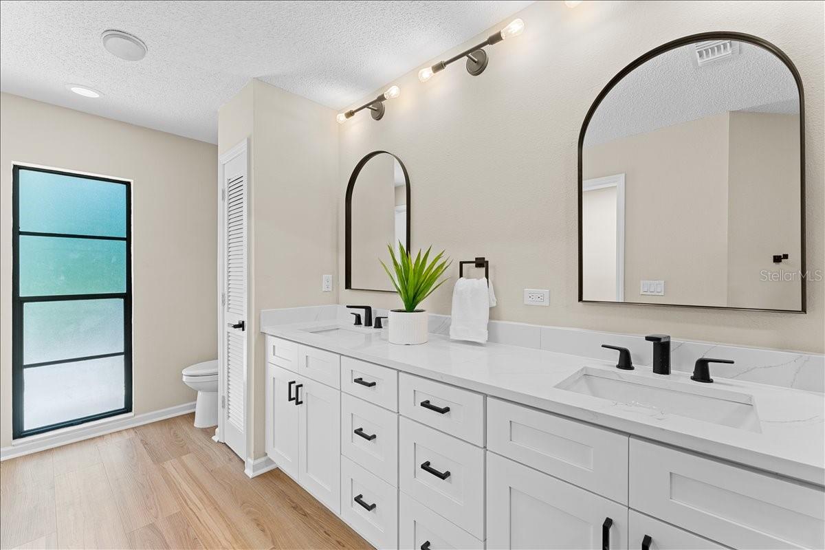 1042 SYLVIA LN, TAMPA, FL, 33613