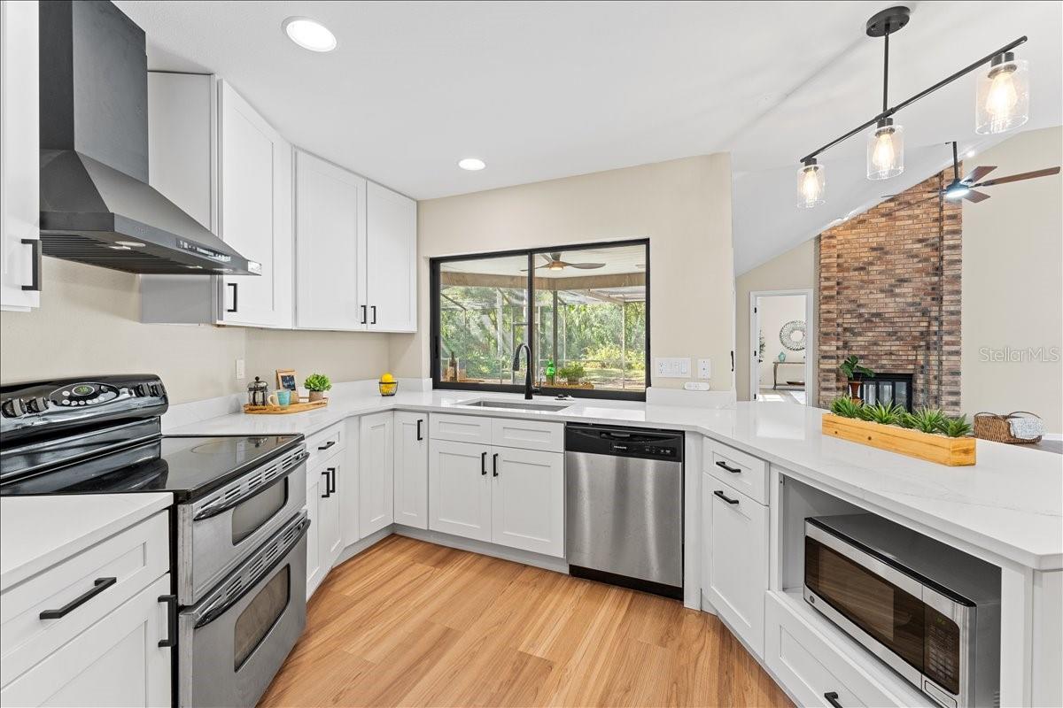 1042 SYLVIA LN, TAMPA, FL, 33613