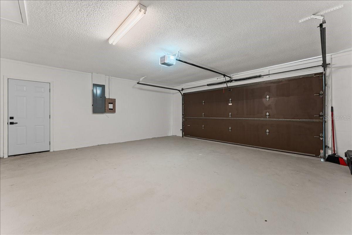 1042 SYLVIA LN, TAMPA, FL, 33613