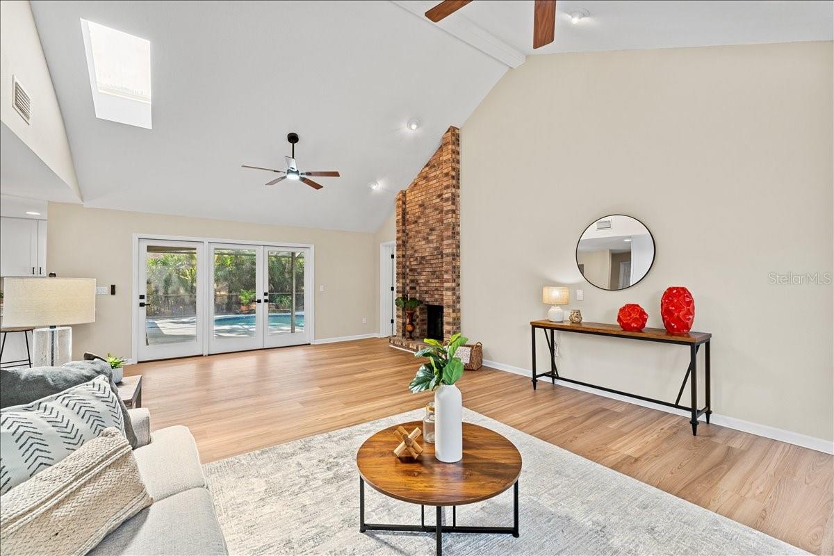 1042 SYLVIA LN, TAMPA, FL, 33613