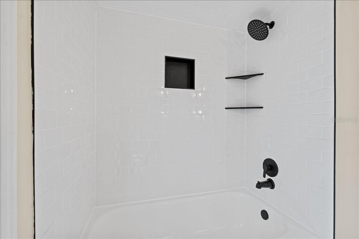 1042 SYLVIA LN, TAMPA, FL, 33613