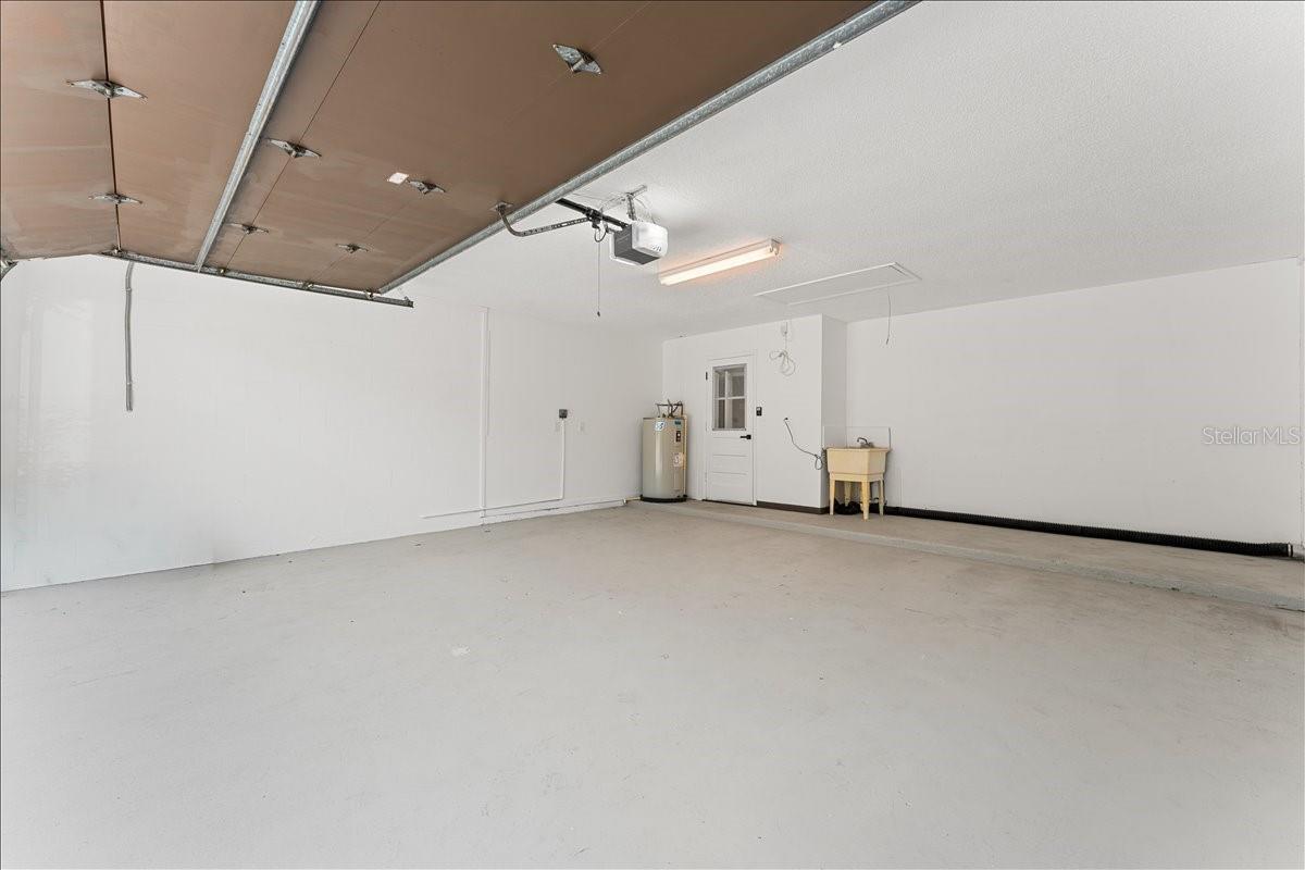 1042 SYLVIA LN, TAMPA, FL, 33613