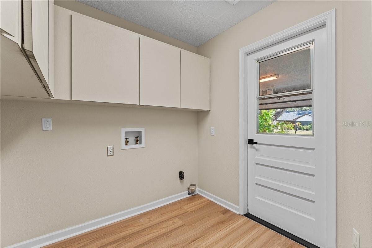 1042 SYLVIA LN, TAMPA, FL, 33613