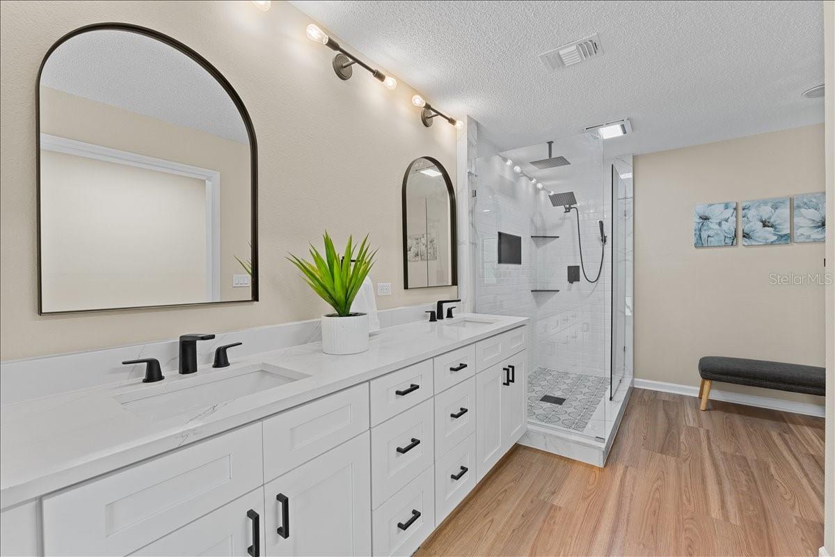 1042 SYLVIA LN, TAMPA, FL, 33613