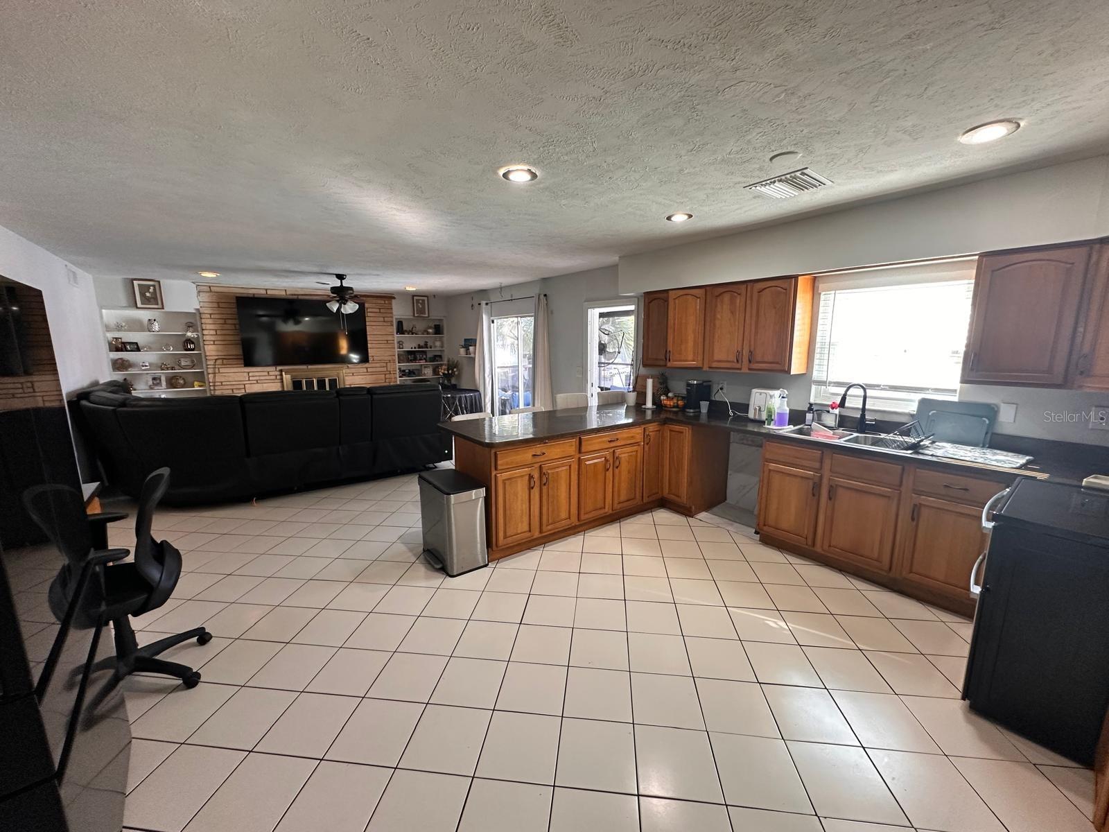 613 ROYAL CREST WAY, BRANDON, FL, 33511