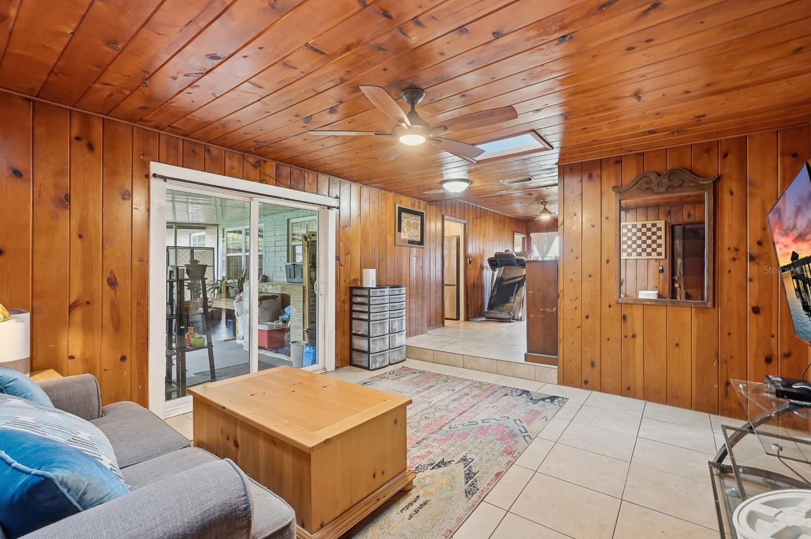 930 N AMELIA AVE, DELAND, FL, 32724