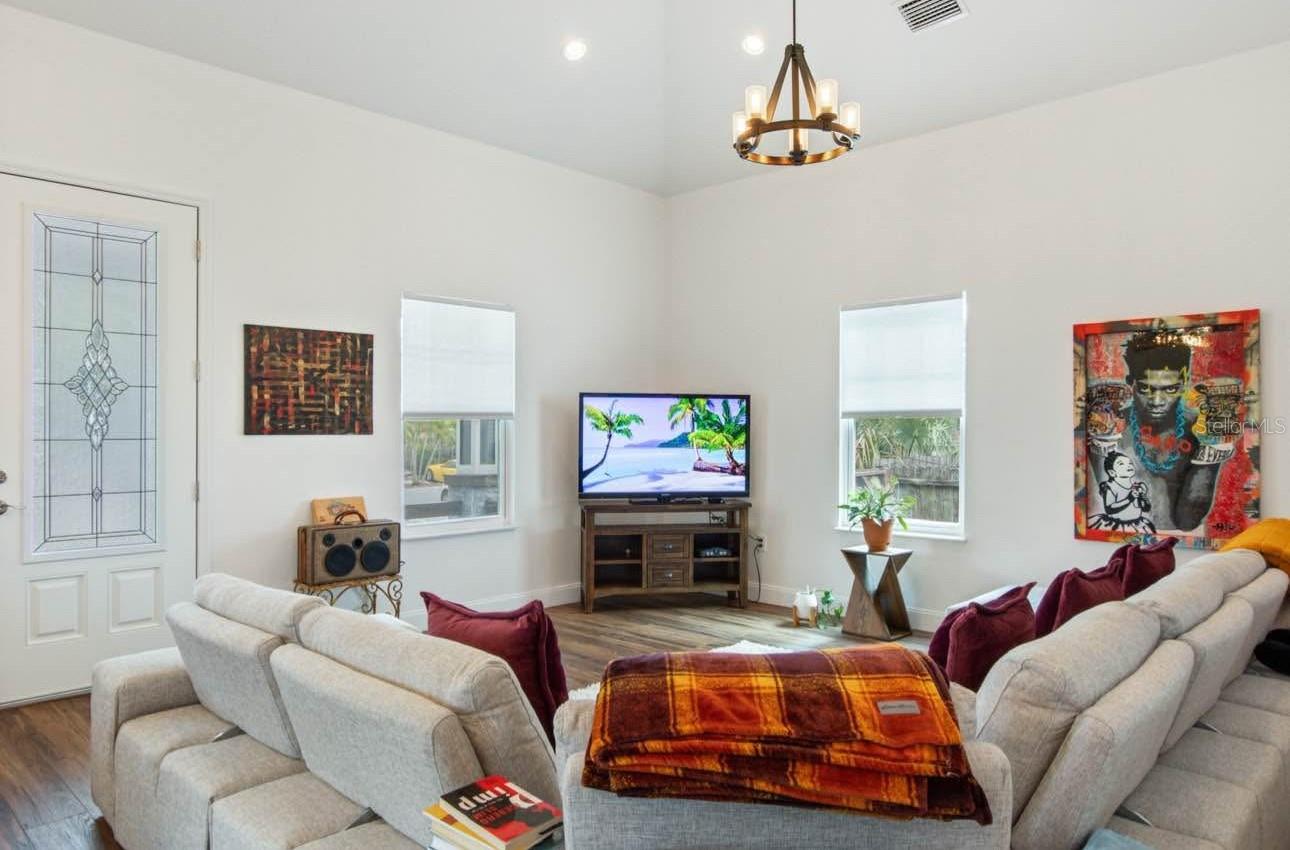 2330 W SAINT LOUIS ST, TAMPA, FL, 33607