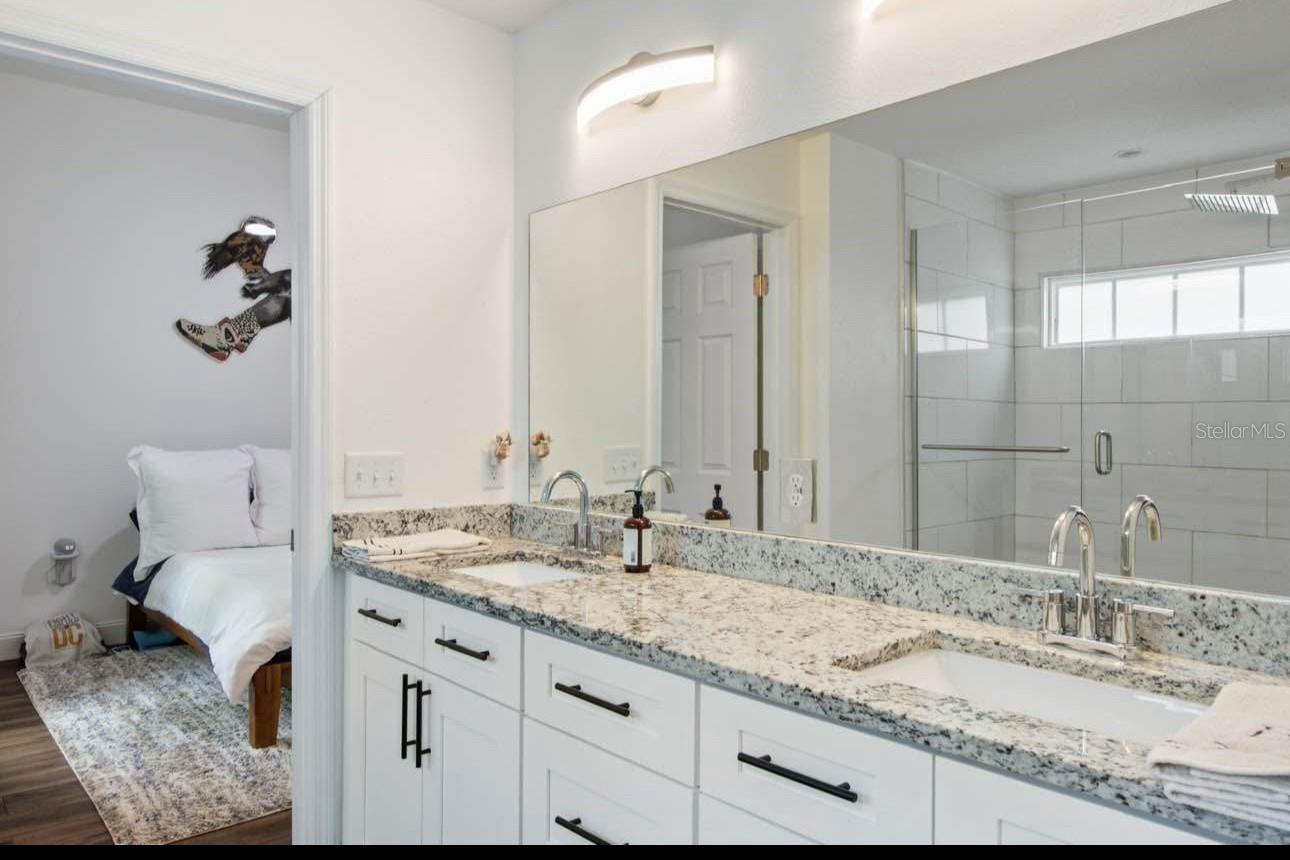 2330 W SAINT LOUIS ST, TAMPA, FL, 33607