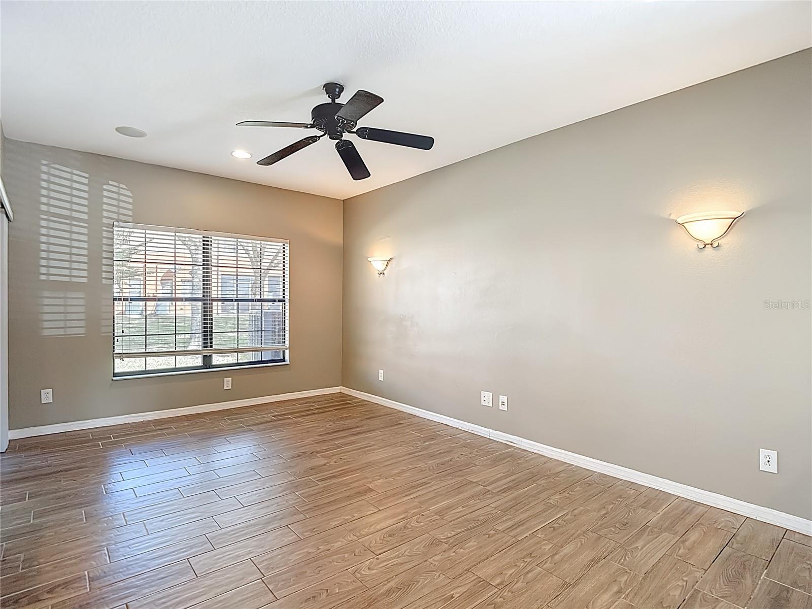 1046 TULLAMORE DR, WESLEY CHAPEL, FL, 33543