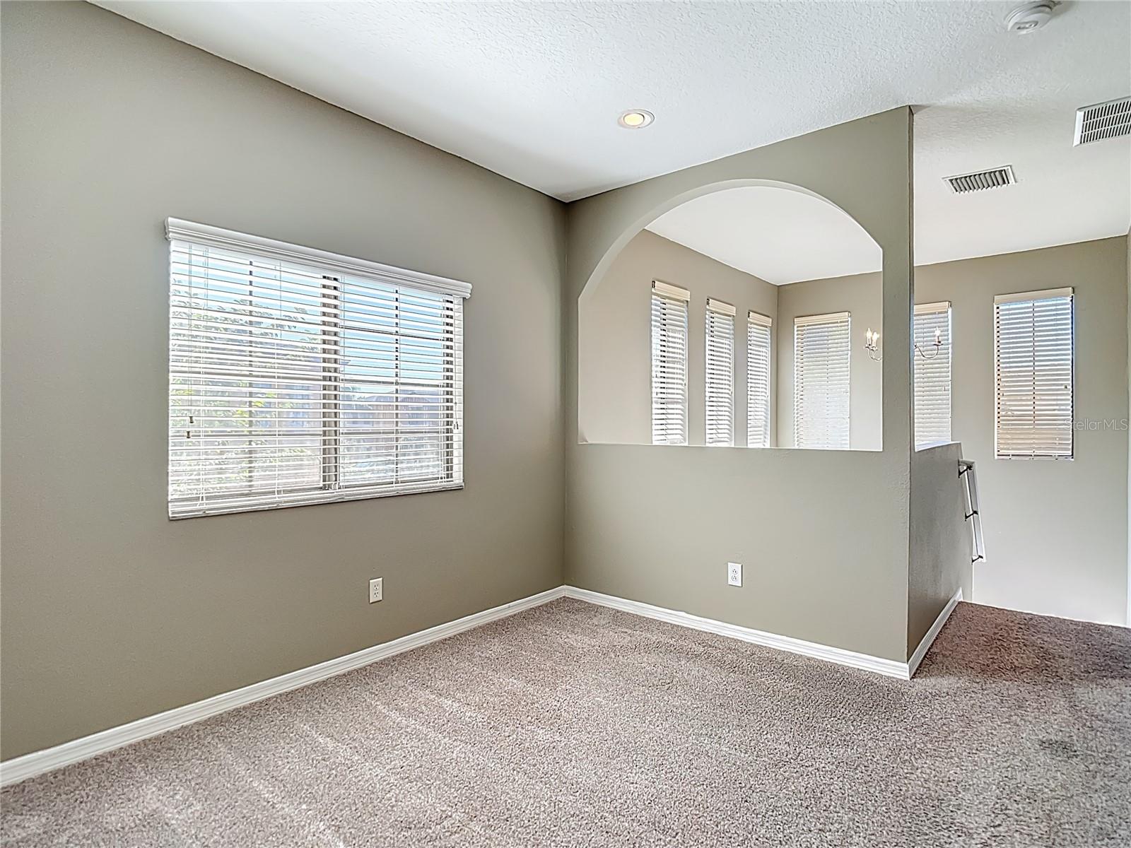 1046 TULLAMORE DR, WESLEY CHAPEL, FL, 33543