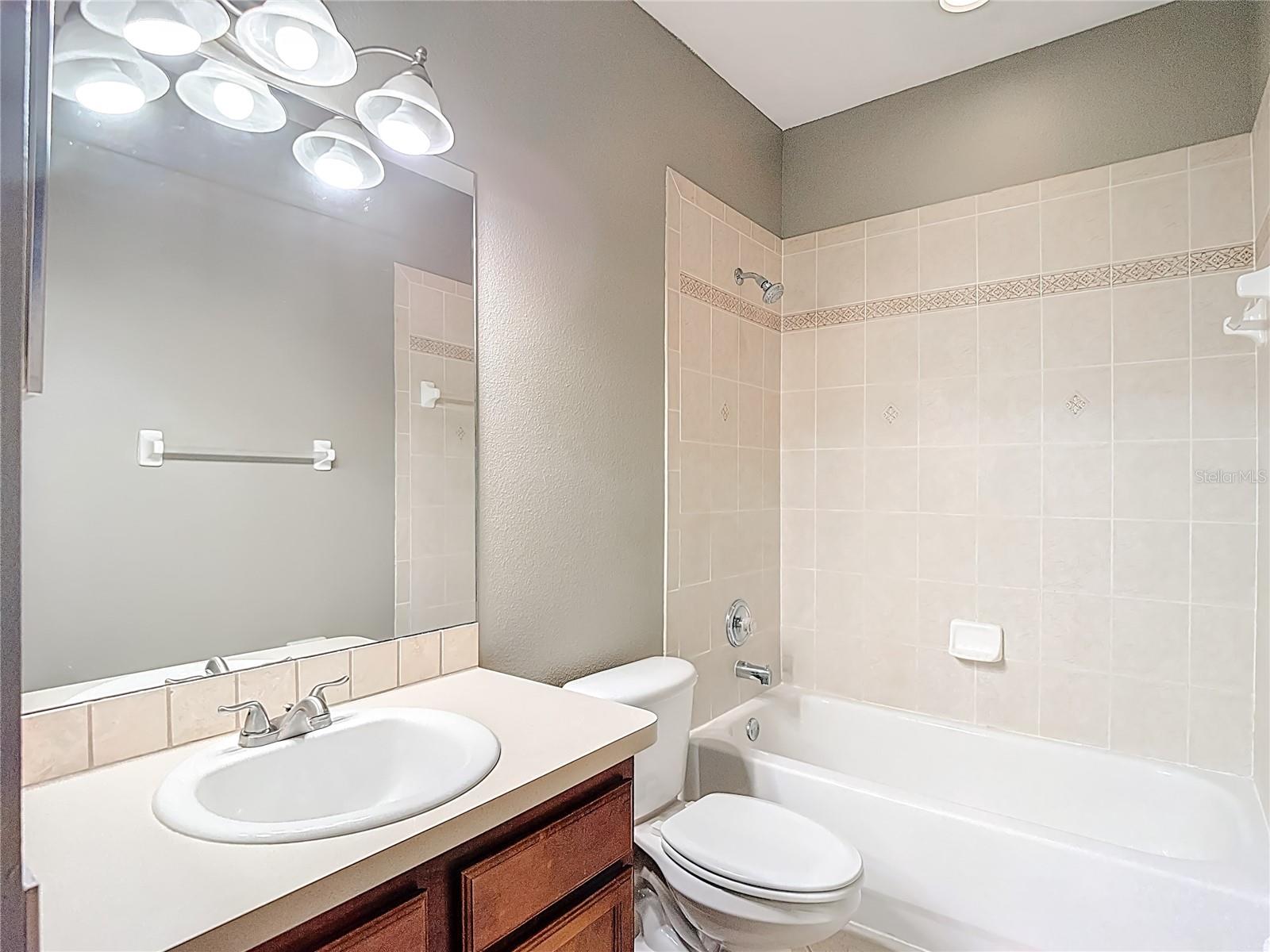 1046 TULLAMORE DR, WESLEY CHAPEL, FL, 33543