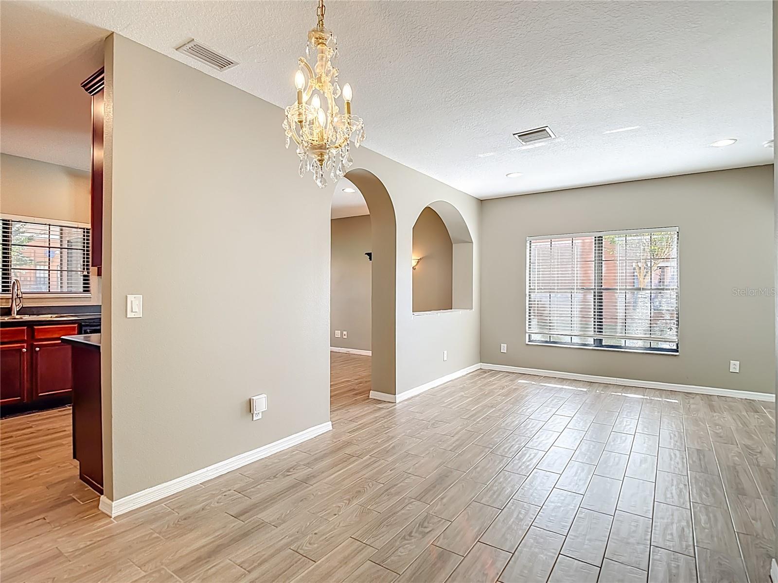 1046 TULLAMORE DR, WESLEY CHAPEL, FL, 33543