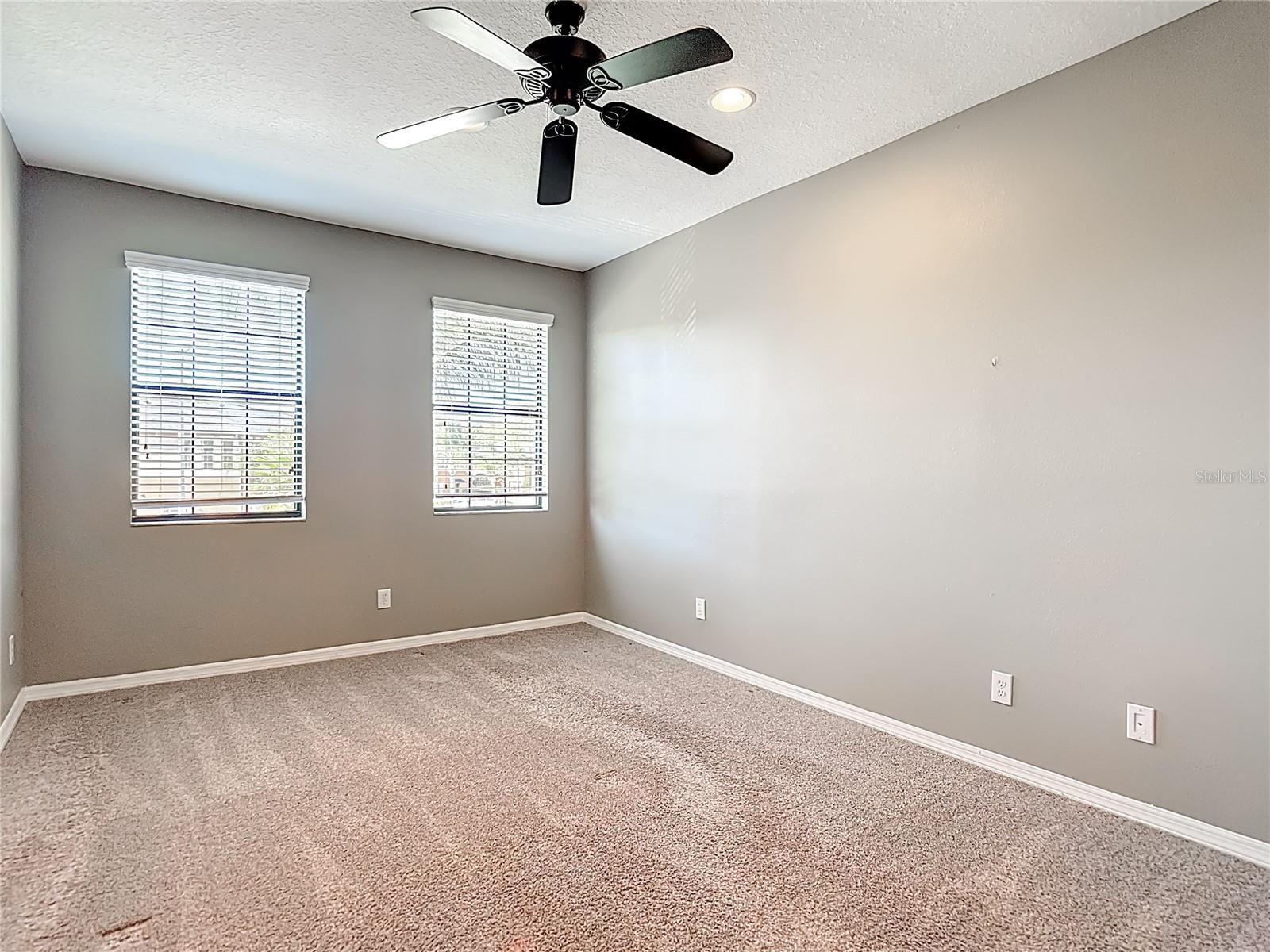 1046 TULLAMORE DR, WESLEY CHAPEL, FL, 33543