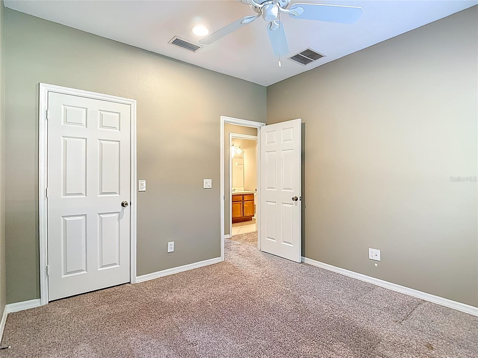 1046 TULLAMORE DR, WESLEY CHAPEL, FL, 33543