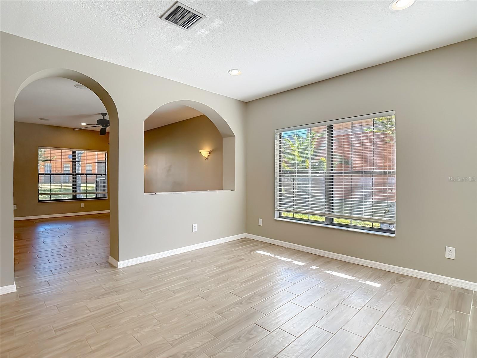 1046 TULLAMORE DR, WESLEY CHAPEL, FL, 33543