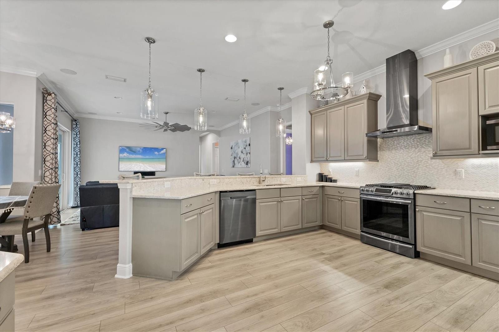 6261 CHAMPIONS ROW ST, BRADENTON, FL, 34210