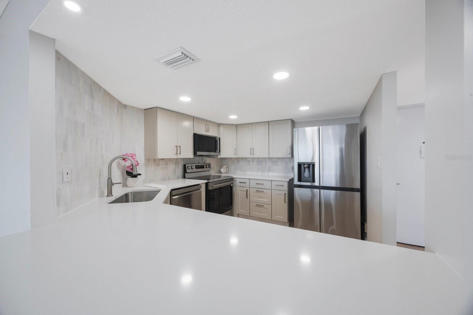 7400 SUN ISLAND DR S #806, SOUTH PASADENA, FL, 33707