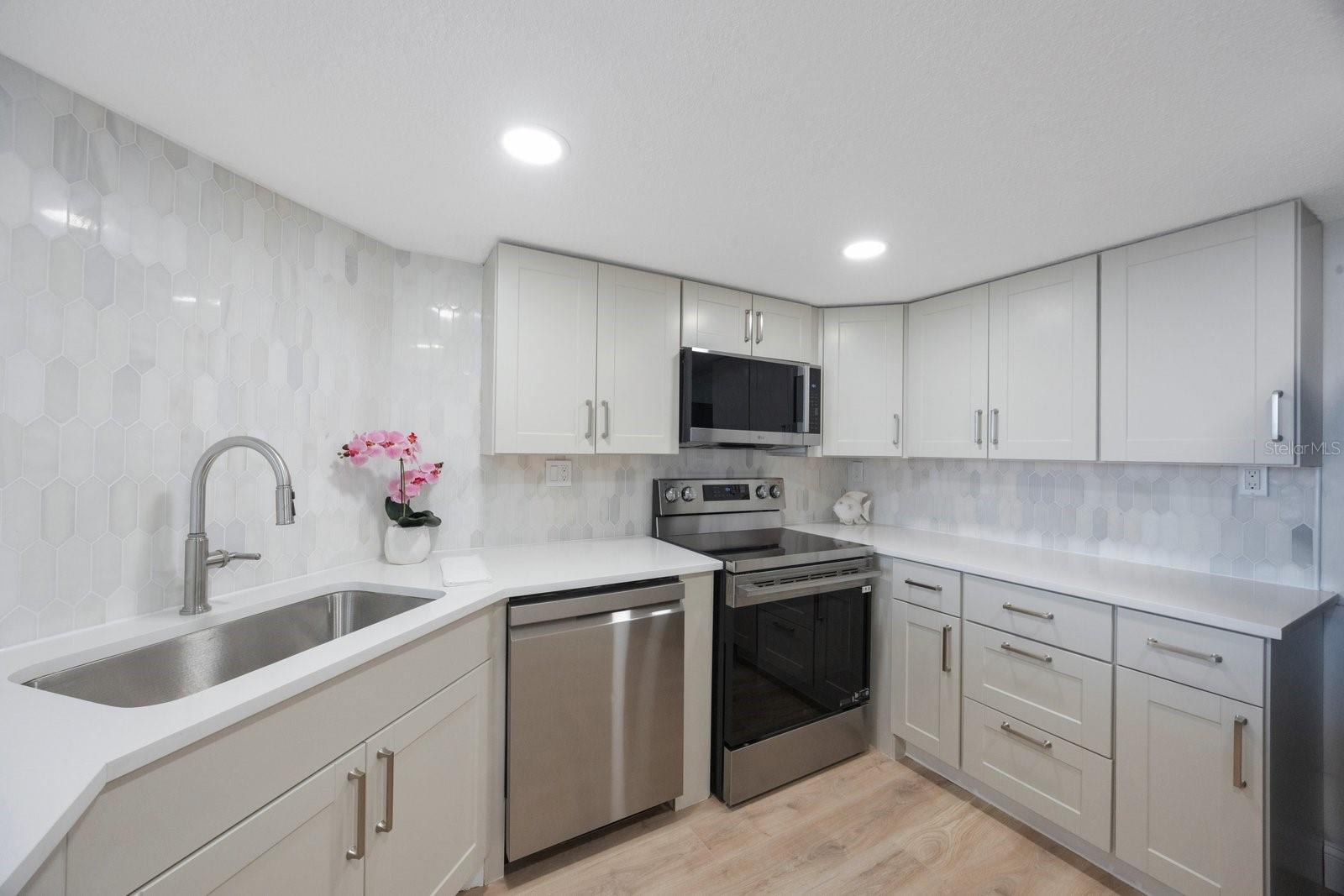 7400 SUN ISLAND DR S #806, SOUTH PASADENA, FL, 33707