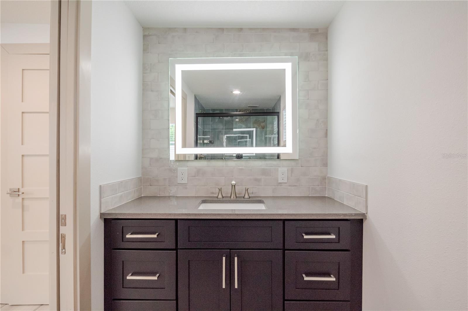 4712 W BAY AVE, TAMPA, FL, 33616