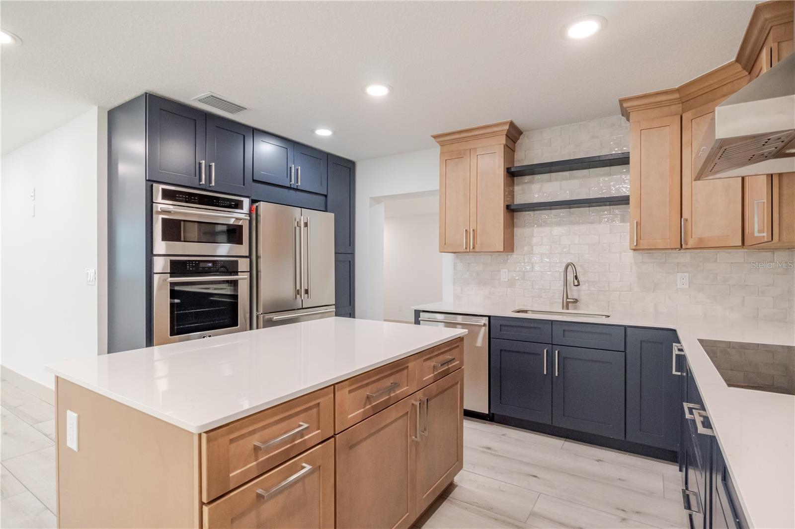 4712 W BAY AVE, TAMPA, FL, 33616