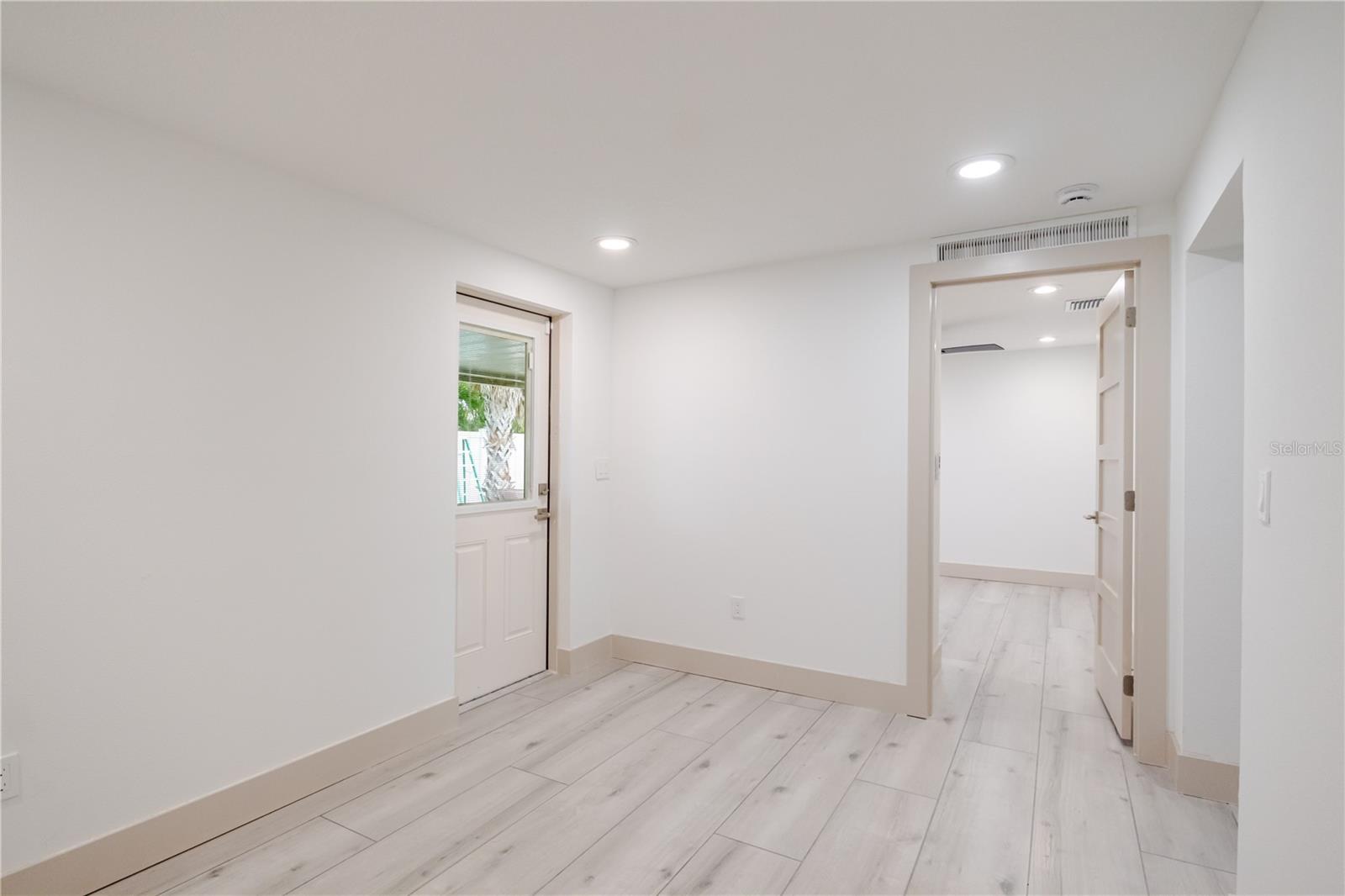 4712 W BAY AVE, TAMPA, FL, 33616