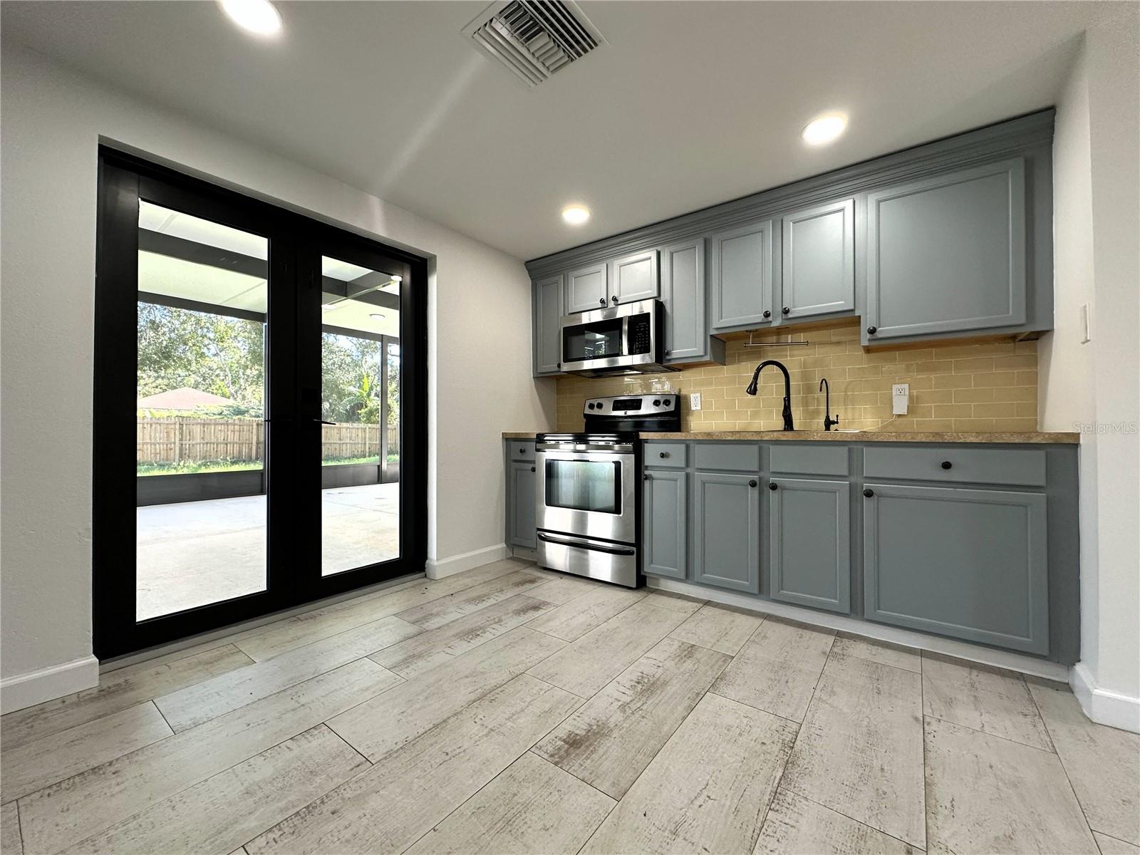 6507 ELLIOT DR, TAMPA, FL, 33615