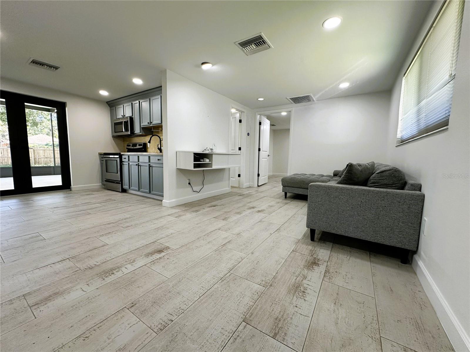 6507 ELLIOT DR, TAMPA, FL, 33615