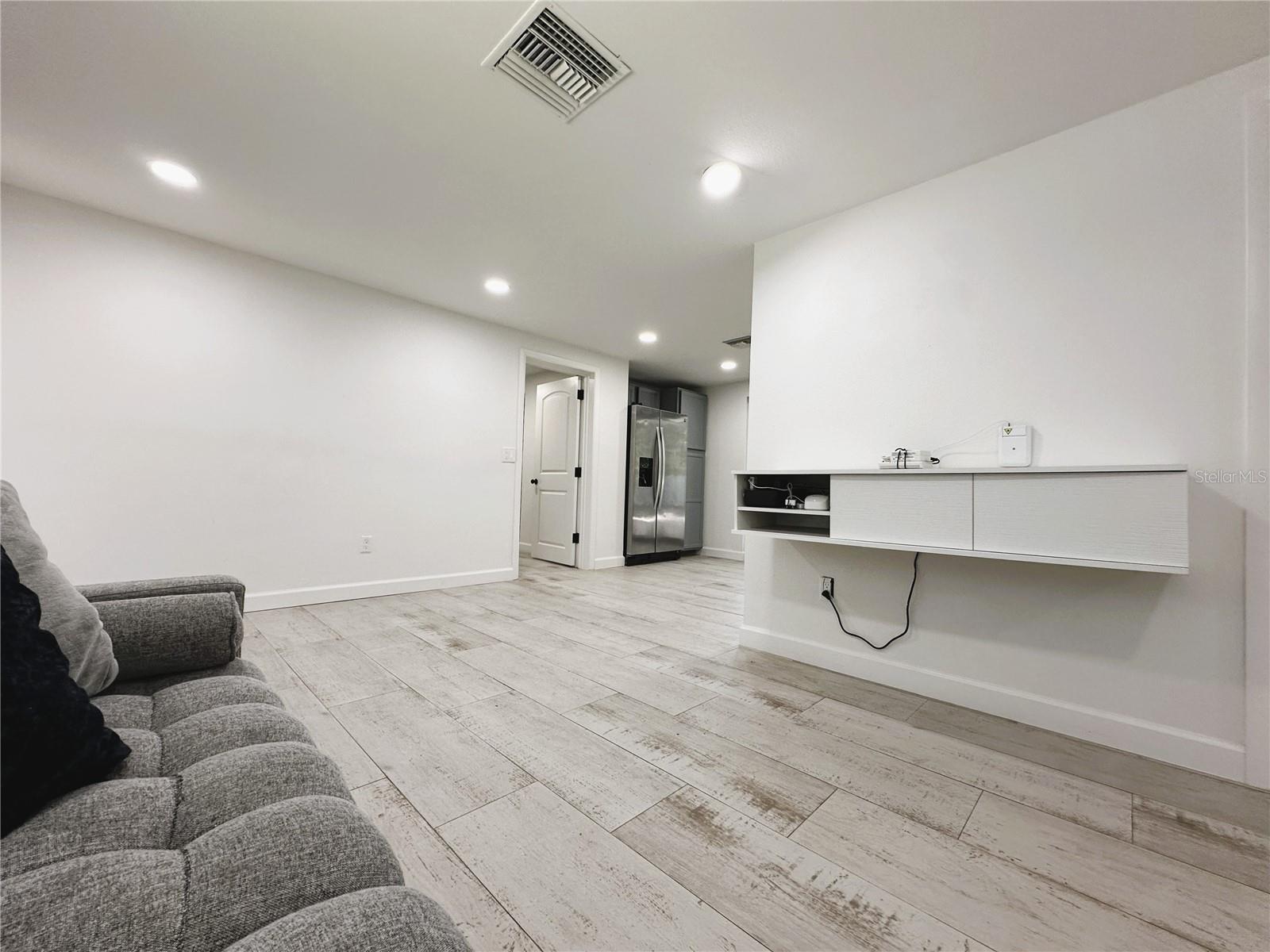 6507 ELLIOT DR, TAMPA, FL, 33615